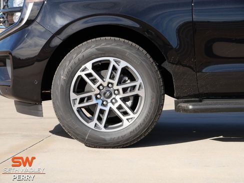 New 2025 Ford Expedition Active image 8
