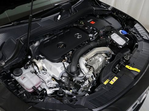 Used 2025 Mercedes-Benz GLA 250 4MATIC image 35