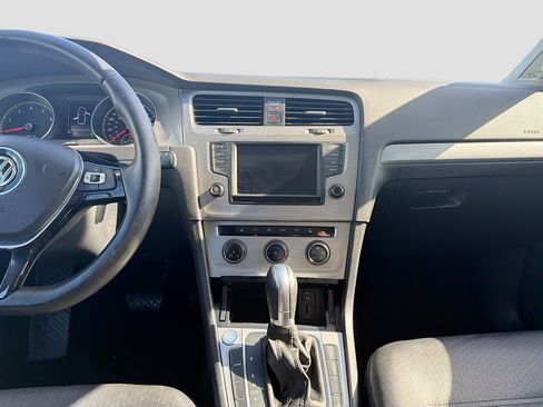 Used 2017 Volkswagen Golf SEL image 18