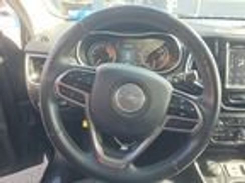 Used 2019 Jeep Cherokee Limited AWD/4WD image 4