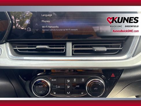 Used 2024 Chevrolet Trax LT w/ Driver Confidence Package image 27