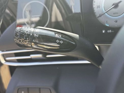 Used 2023 Hyundai Elantra Limited w/ Preferred Accessory Package FWD image 23