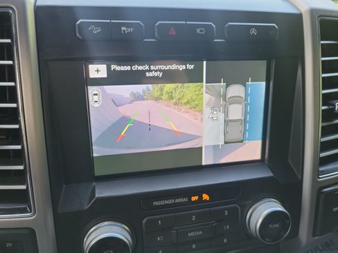 Used 2019 Ford F150 Platinum w/ Equipment Group 701A Luxury AWD/4WD image 16