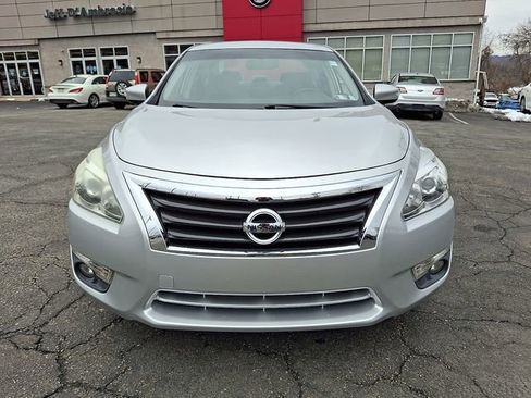 Used 2013 Nissan Altima 3.5 SL w/ Technology Pkg image 2