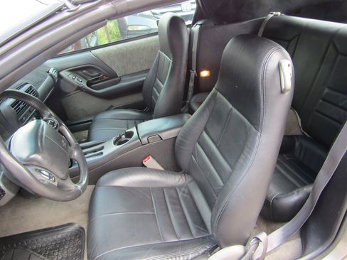 Used 2000 Chevrolet Camaro Z28 w/ SS Performance/Appearance Pkg image 9