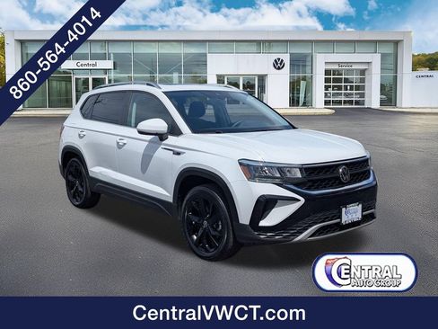 Used 2022 Volkswagen Taos SE AWD/4WD image 1
