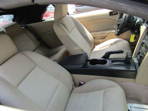 Used 2005 Ford Mustang Convertible RWD image 5