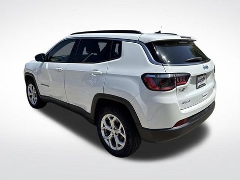 Used 2024 Jeep Compass Latitude AWD/4WD image 7