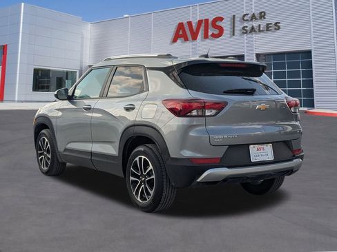 Used 2025 Chevrolet TrailBlazer LT image 3