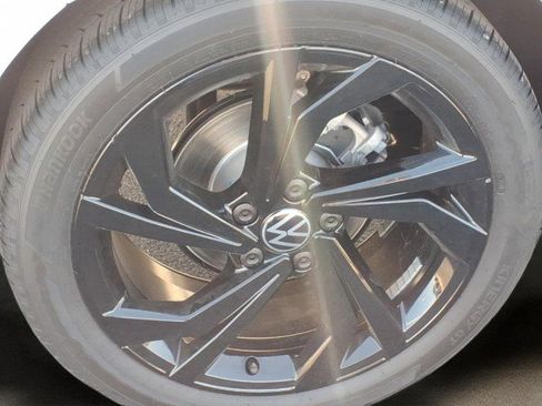 New 2026 Volkswagen Jetta SE image 5