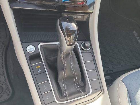 Certified 2025 Volkswagen Jetta SE image 26