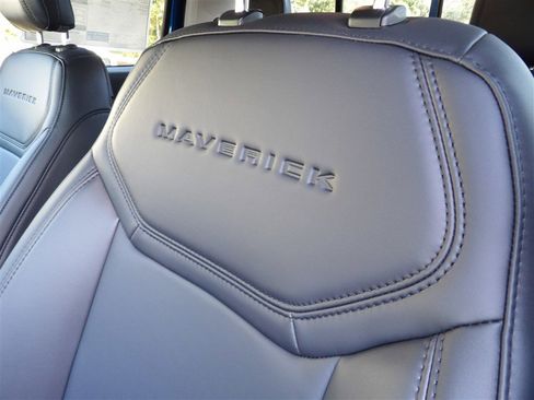 New 2025 Ford Maverick Lariat w/ Black Appearance Package image 17