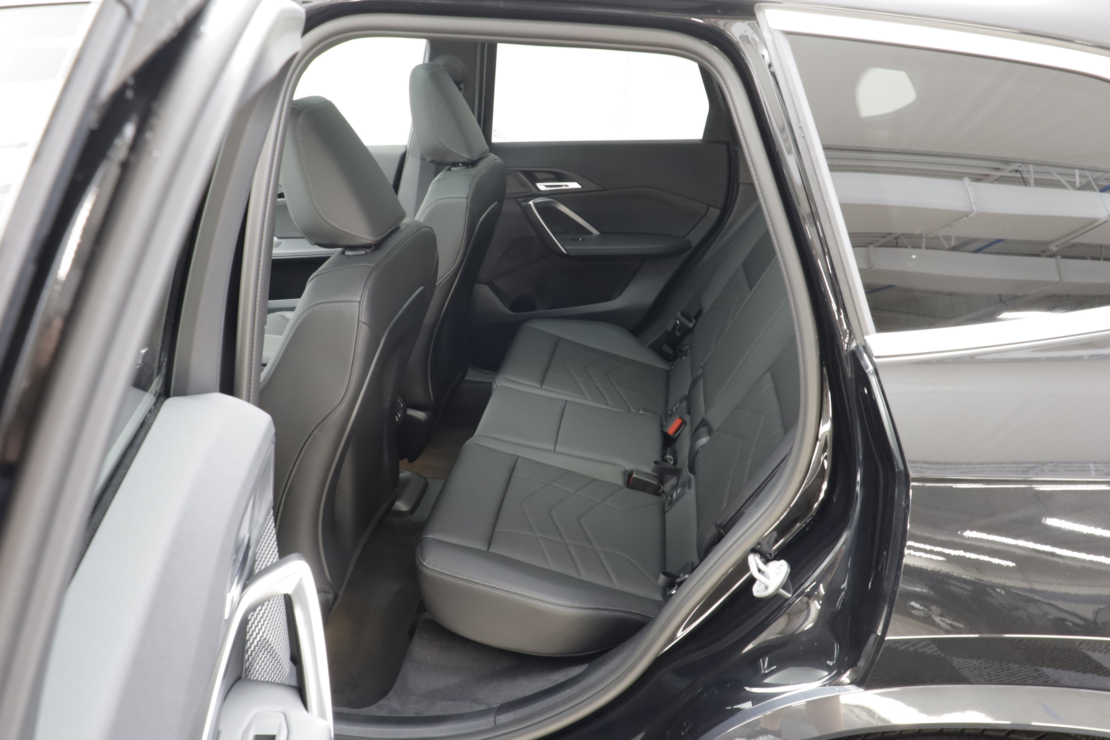 New 2027 BMW X1 xDrive28i AWD/4WD image 16