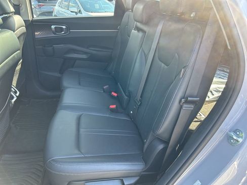 Certified 2024 Kia Sorento S w/ Panoramic Sunroof Package image 5