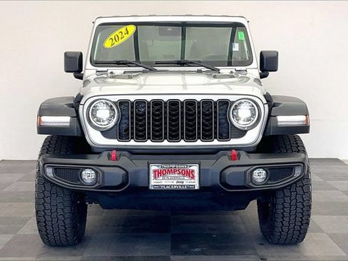 Used 2024 Jeep Wrangler Unlimited Rubicon AWD/4WD image 2