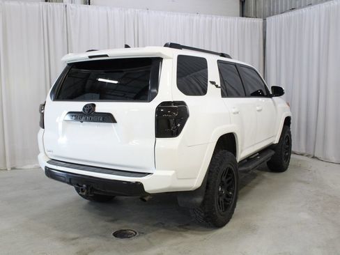 Used 2021 Toyota 4Runner TRD Off-Road Premium w/ Moonroof Package AWD/4WD image 25