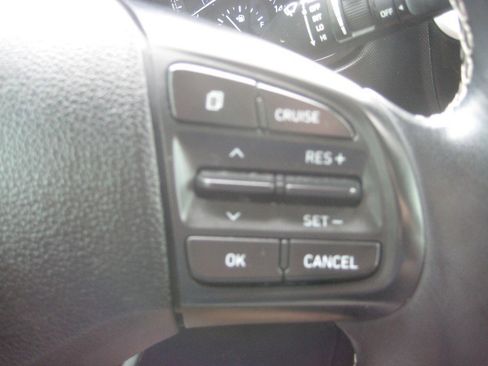 Used 2022 Hyundai Venue Limited image 27