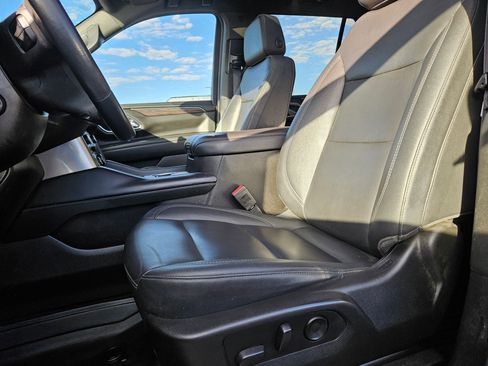 Used 2021 Chevrolet Tahoe Z71 w/ Luxury Package AWD/4WD image 17