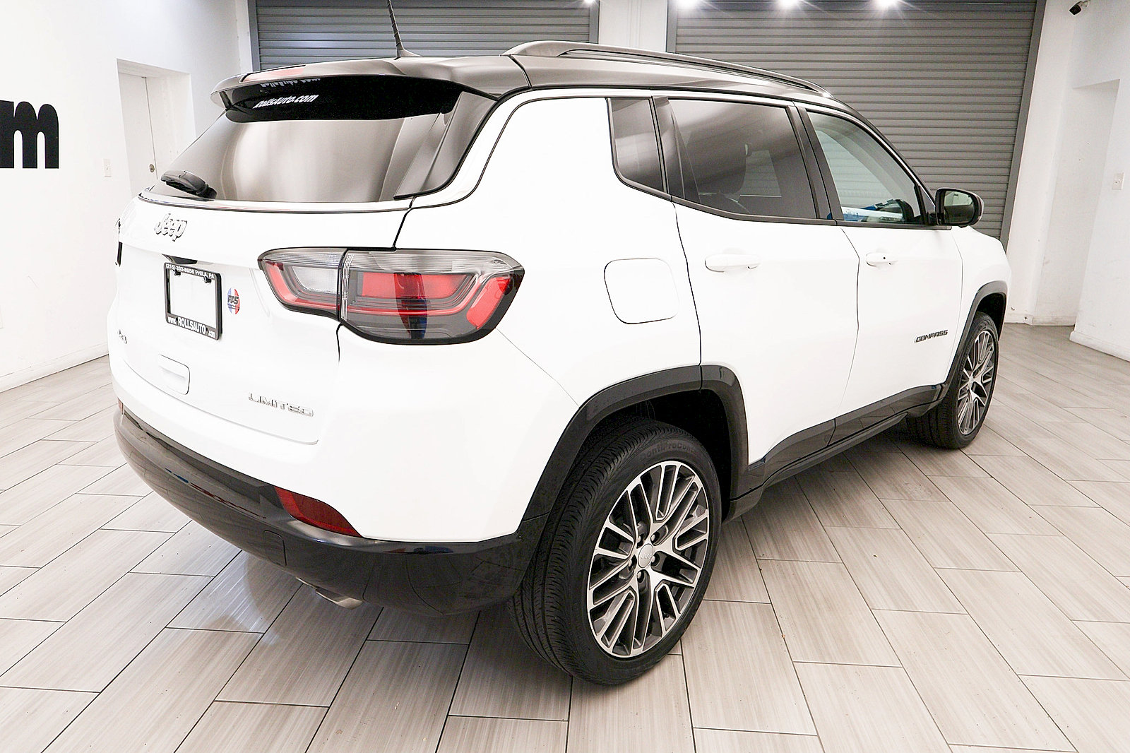 Used 2022 Jeep Compass Limited w/ Elite Group AWD/4WD image 5