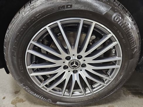 Certified 2025 Mercedes-Benz GLC 300 image 37