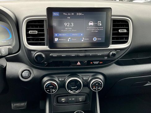 Used 2025 Hyundai Venue SEL FWD image 14