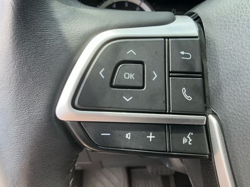 Used 2023 Toyota Highlander XLE FWD image 21