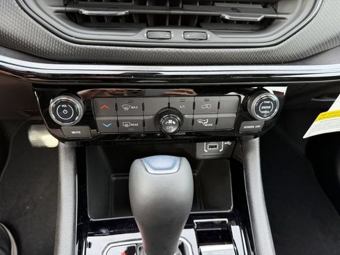 New 2026 Jeep Compass Latitude AWD/4WD image 21