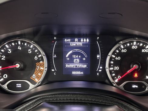 Used 2019 Jeep Renegade Latitude image 16