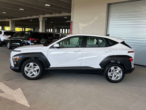 Used 2024 Hyundai Kona SE image 8