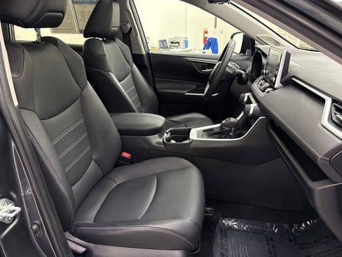 Used 2021 Toyota RAV4 XLE Premium image 23