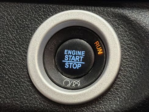 Used 2018 RAM 1500 Laramie AWD/4WD image 17