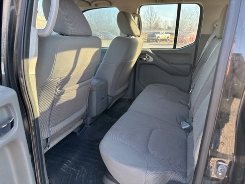 Used 2015 Nissan Frontier SV image 9