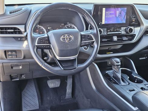 Used 2023 Toyota Highlander XLE image 35