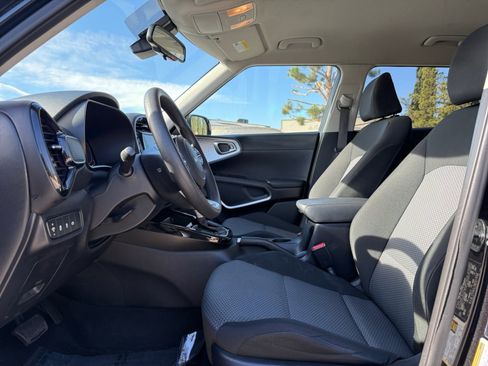 Used 2023 Kia Soul S FWD image 15