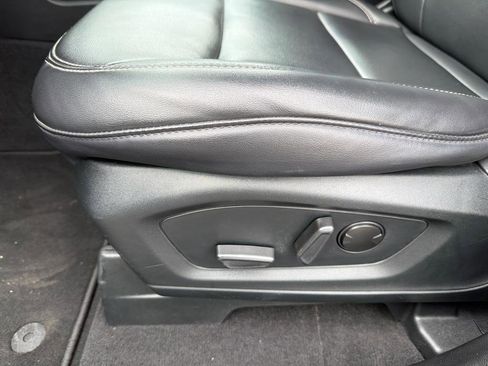 Used 2022 Ford Explorer XLT w/ Equipment Group 202A AWD/4WD image 24