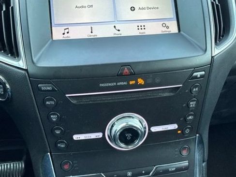 Used 2019 Ford Edge Titanium AWD/4WD image 6