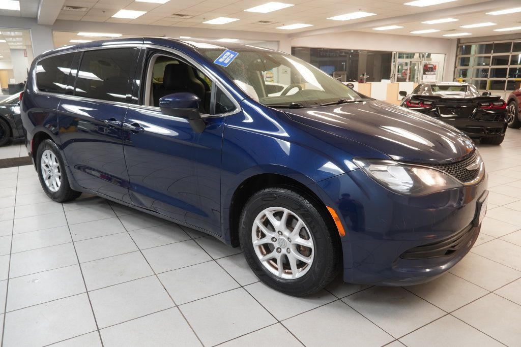 Used 2017 Chrysler Pacifica Touring FWD image 14