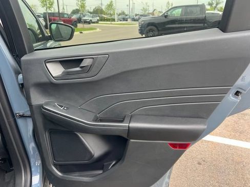 Used 2025 Ford Escape Active w/ Tech Pack #1 AWD/4WD image 12