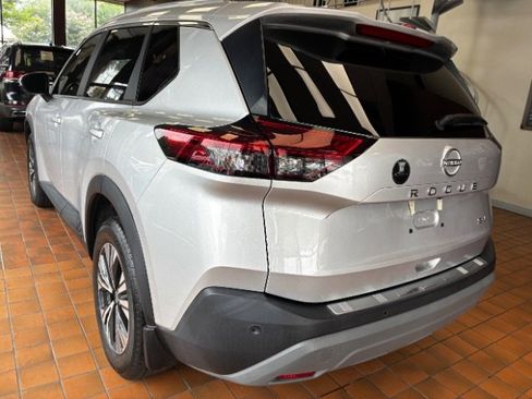 Used 2023 Nissan Rogue SV w/ SV Premium B Package FWD image 7