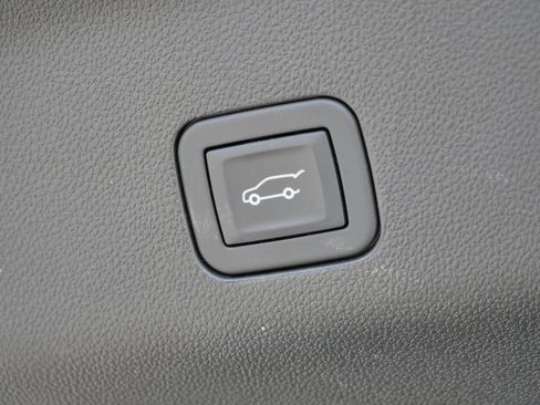 Used 2025 GMC Yukon Denali w/ Sun & Power Step Package AWD/4WD image 33