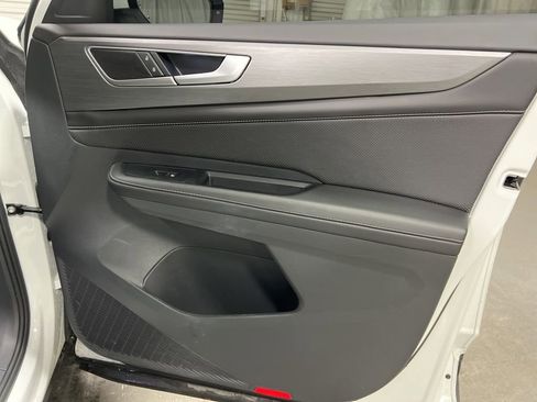 Used 2025 Volkswagen Atlas Cross Sport SE image 10