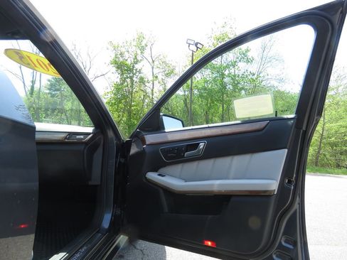 Used 2013 Mercedes-Benz E 350 4MATIC Sedan image 12