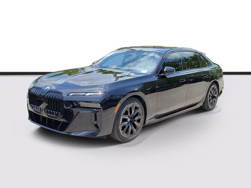 Certified 2023 BMW i7 xDrive60 AWD/4WD image 2