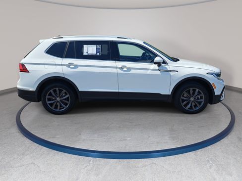 Used 2022 Volkswagen Tiguan SE FWD image 4