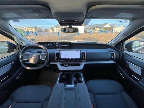 New 2025 Ford Expedition Active image 11