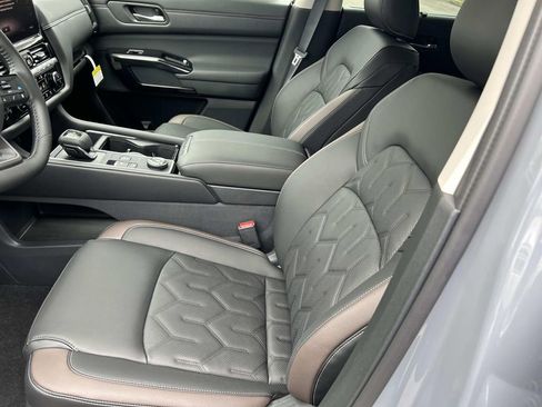 New 2026 Nissan Pathfinder Platinum AWD/4WD image 14