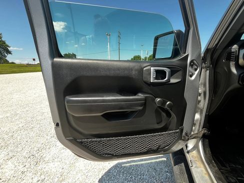 Used 2019 Jeep Wrangler Sport AWD/4WD image 14