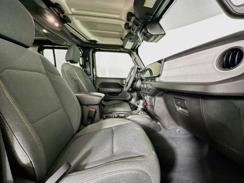 Used 2024 Jeep Wrangler Unlimited AWD/4WD image 30