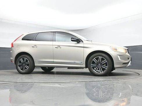 Used 2017 Volvo XC60 T5 Dynamic FWD image 10