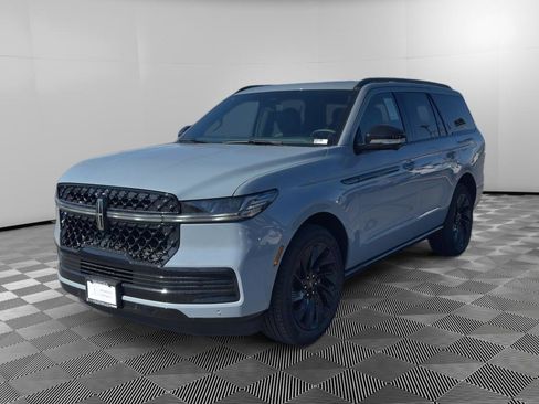 New 2026 Lincoln Navigator Reserve AWD/4WD image 3